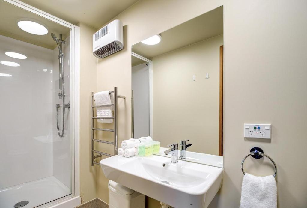 Lakefront Apartments,18 Lake Esplanade Road Queenstown Ngoại thất bức ảnh